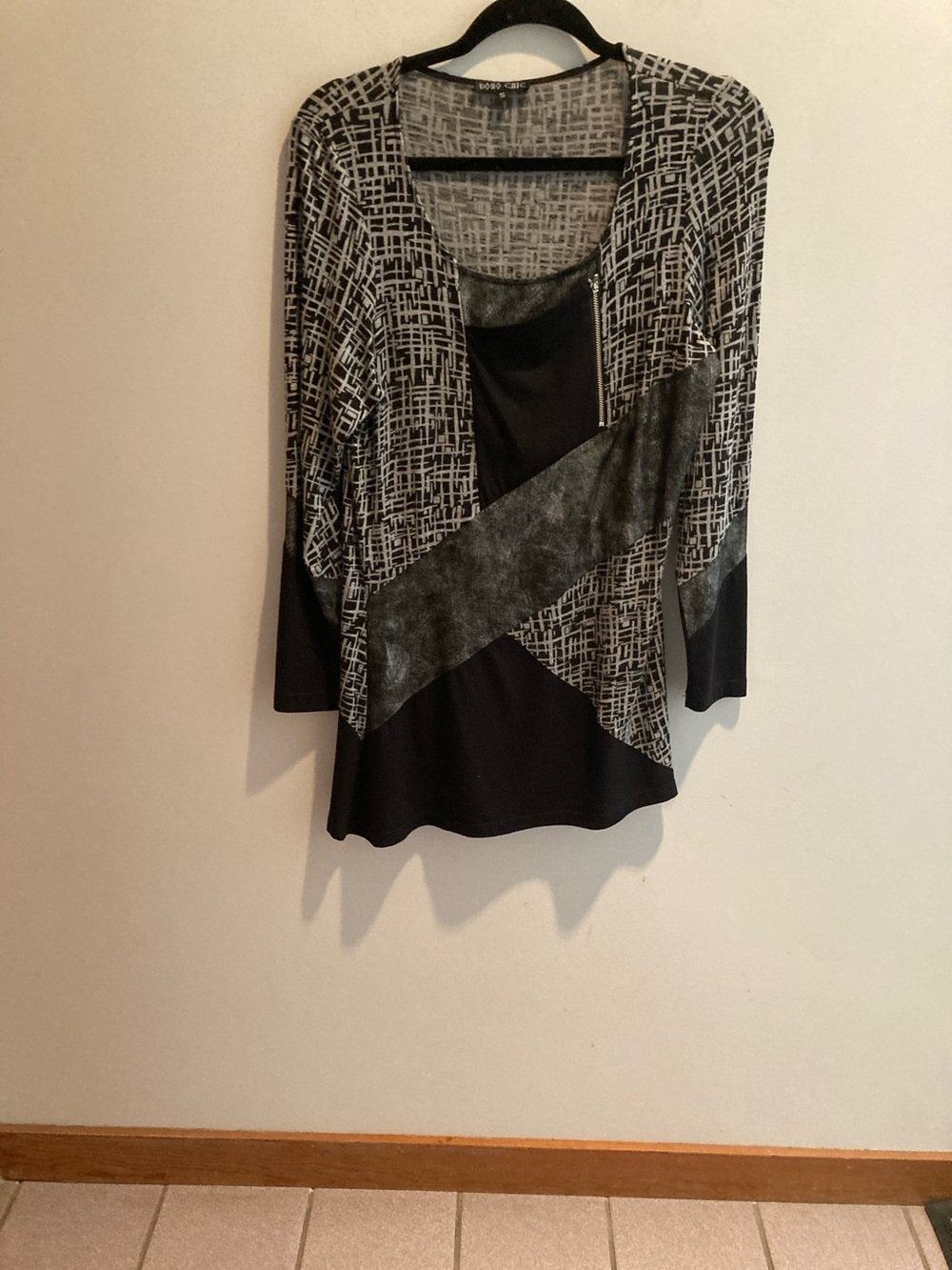 Boho Chic Black & Gray Patterned Top small